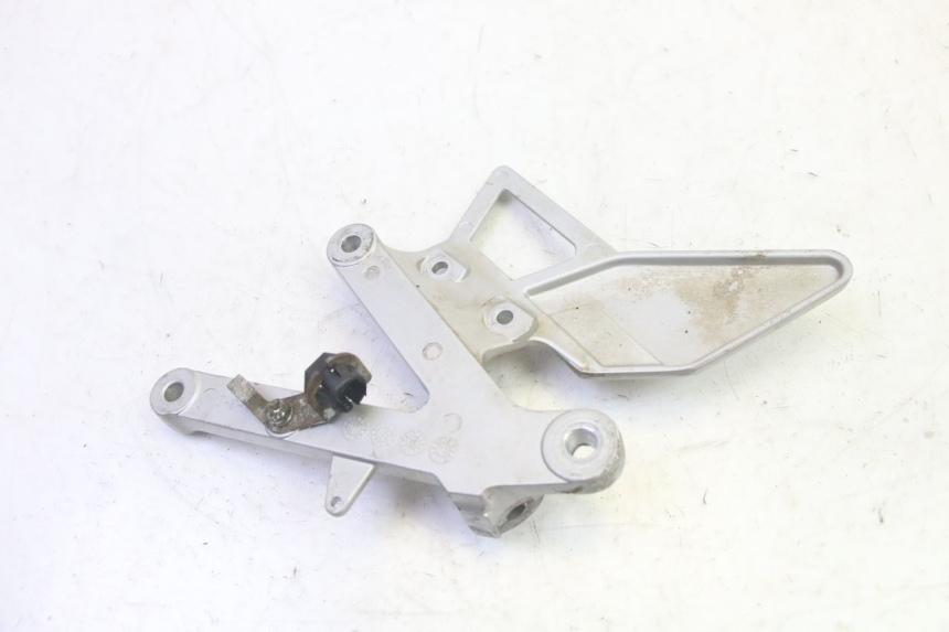 photo de SOPORTE ESTRIBERA DELANTERA DERECHA YAMAHA TZR 50 (2008 - 2016) - Zoom estado de uso