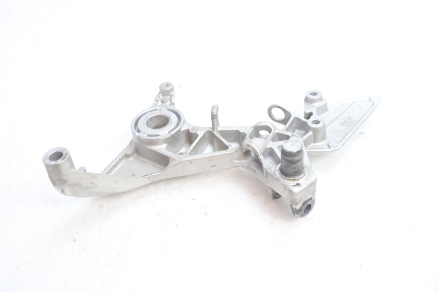 photo de SOPORTE ESTRIBERA DELANTERA DERECHA HONDA VFR FI RC46 800 (1998 - 2001) - Detalles de los puntos de fijación