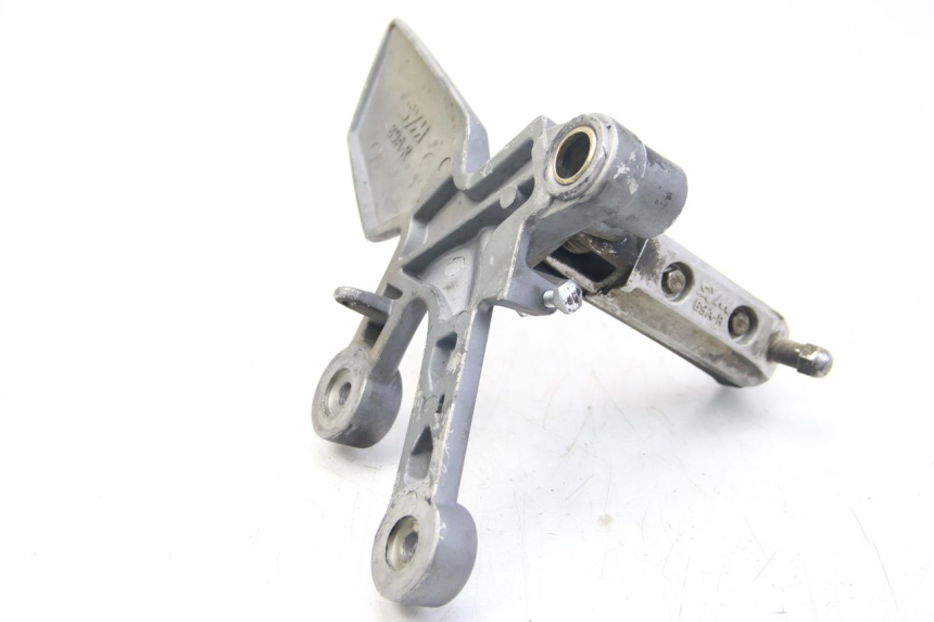 photo de SOPORTE ESTRIBERA DELANTERA DERECHA SYM WOLF SB 125 (2011 - 2018) - Detalle de la pieza