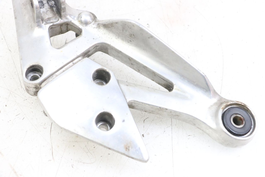 photo de SOPORTE ESTRIBERA DELANTERA DERECHA YAMAHA XJS DIVERSION 600 (1997 - 1999) - Detalle de la pieza