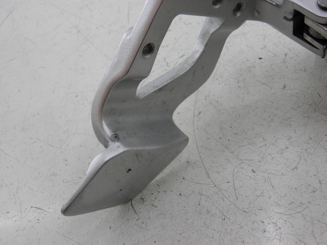 photo de SOPORTE ESTRIBERA DELANTERA DERECHA YAMAHA FJR 1300 (2004 - 2005) - Zoom estado de uso