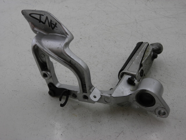 photo de SOPORTE ESTRIBERA DELANTERA DERECHA YAMAHA FJR 1300 (2004 - 2005) - Detalles de los puntos de fijación