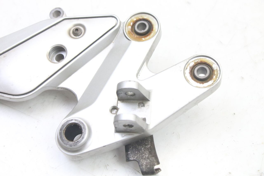 photo de SOPORTE ESTRIBERA DELANTERA DERECHA YAMAHA FZ6 FAZER S2 600 (2007 - 2011) - Zoom estado de uso