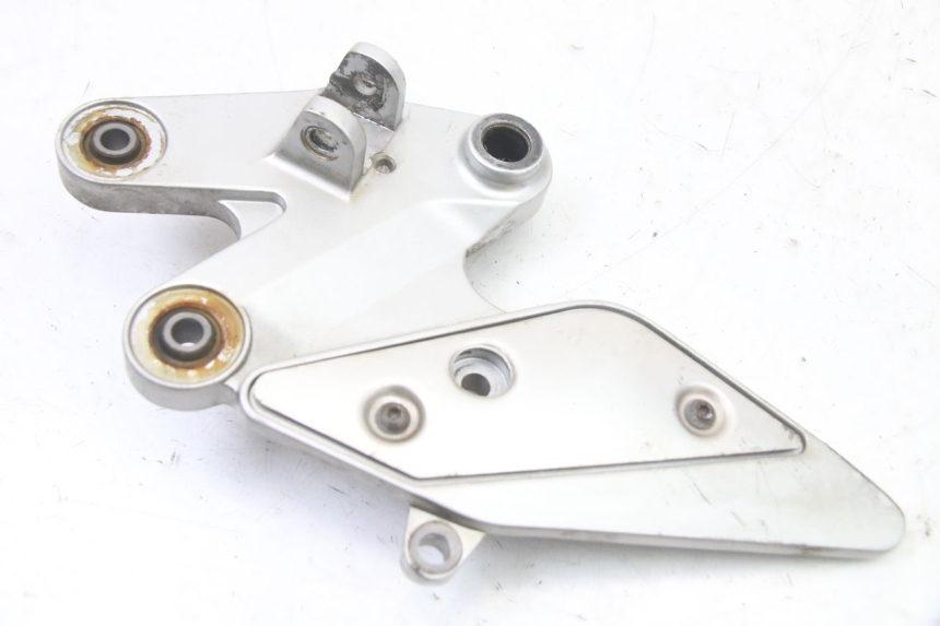 photo de SOPORTE ESTRIBERA DELANTERA DERECHA YAMAHA FZ6 FAZER S2 600 (2007 - 2011) - Otra perspectiva