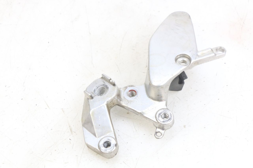 photo de PLATINA APOYA PIE DELANTERO DERECHO YAMAHA YZF R THUNDERCAT 600 (1996 - 2003) - Primer plano técnico