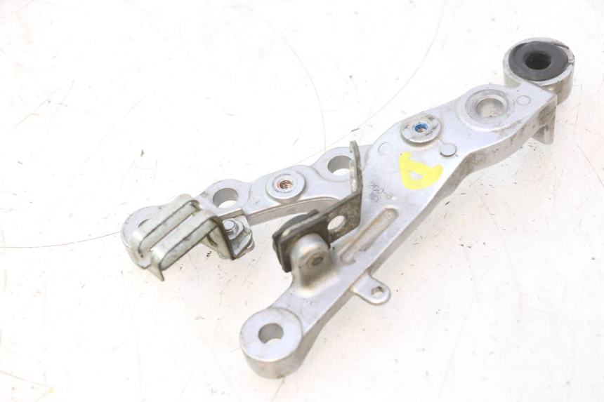 photo de SOPORTE ESTRIBERA DELANTERA DERECHA YAMAHA YZF R6 600 (2008 - 2009) - Primer plano técnico