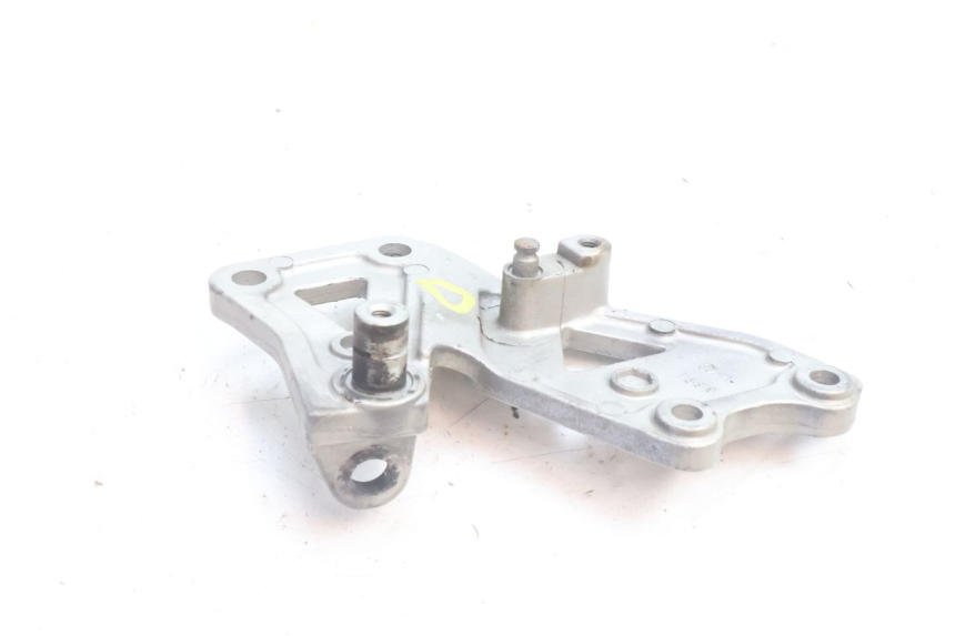 photo de SOPORTE ESTRIBERA DELANTERA DERECHA KAWASAKI ZZR 600 (1995 - 2004) - Otra perspectiva