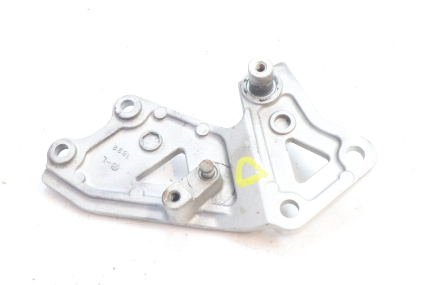 photo de SOPORTE ESTRIBERA DELANTERA DERECHA KAWASAKI ZZR 600 (1995 - 2004) - Primer plano técnico