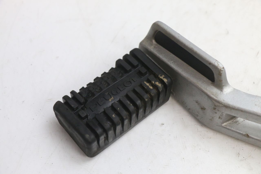 photo de SOPORTE ESTRIBERA DELANTERA IZQUIERDA PEUGEOT 103 SPX CLIP 50 (1989 - 1992) - Detalle de la pieza