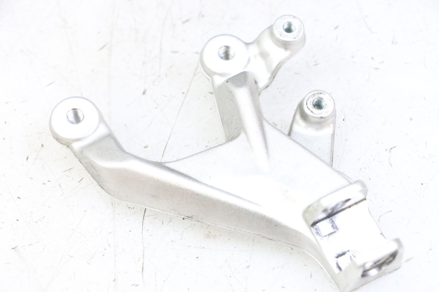 photo de SOPORTE ESTRIBERA DELANTERA IZQUIERDA BMW S RR ABS S1000RR 1000 (2015 - 2018) - Otra perspectiva