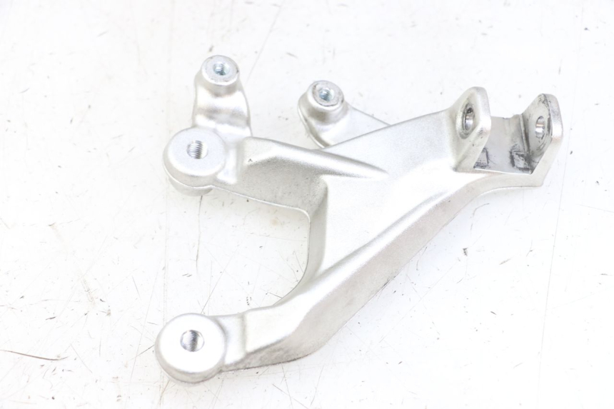 photo de SOPORTE ESTRIBERA DELANTERA IZQUIERDA BMW S RR ABS S1000RR 1000 (2015 - 2018) - Primer plano técnico