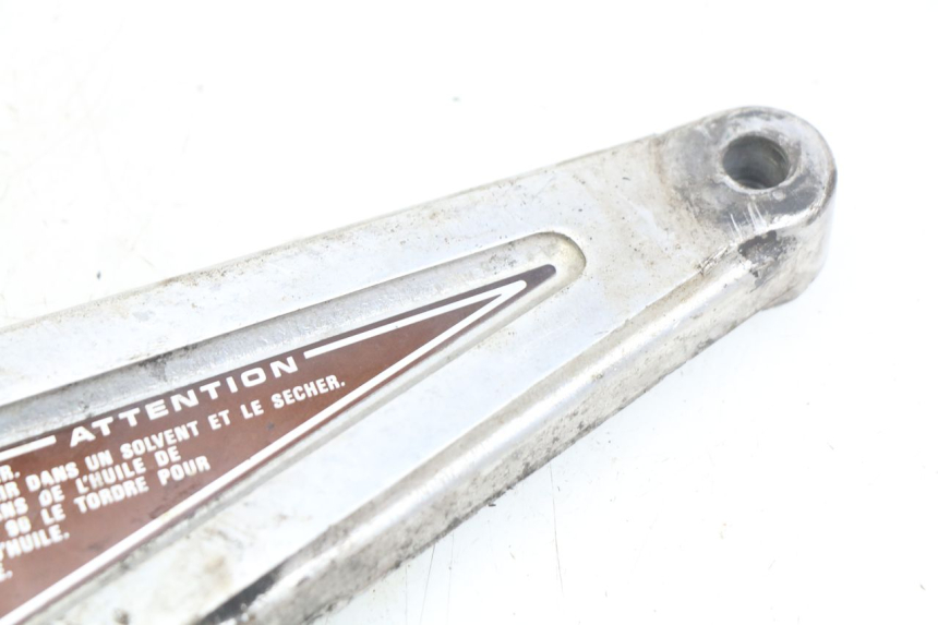 photo de PLATINA APOYA PIE DELANTERO IZQUIERDO HONDA CM 125 (1983 - 2003) - Zoom estado de uso