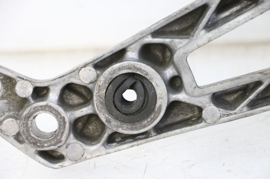 photo de SOPORTE ESTRIBERA DELANTERA IZQUIERDA YAMAHA FJ 36Y 1100 (1984 - 1985) - Detalle de la pieza