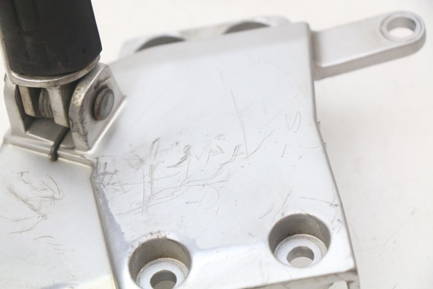 photo de PLATINA DE APOYO DELANTERO IZQUIERDO YAMAHA FJR ABS 1300 (2006 - 2012) - Zoom estado de uso