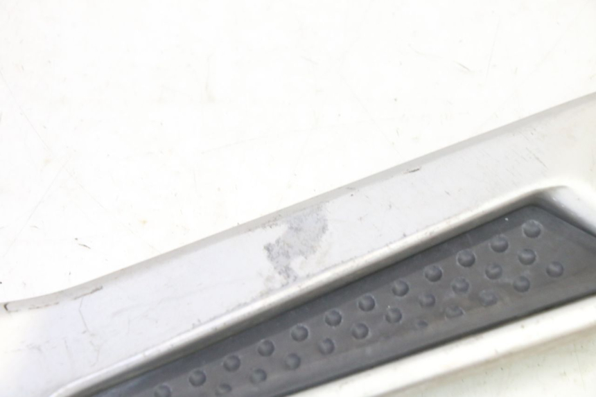 photo de PLATINA DE APOYO DELANTERO IZQUIERDO YAMAHA FJR ABS 1300 (2006 - 2012) - Primer plano técnico