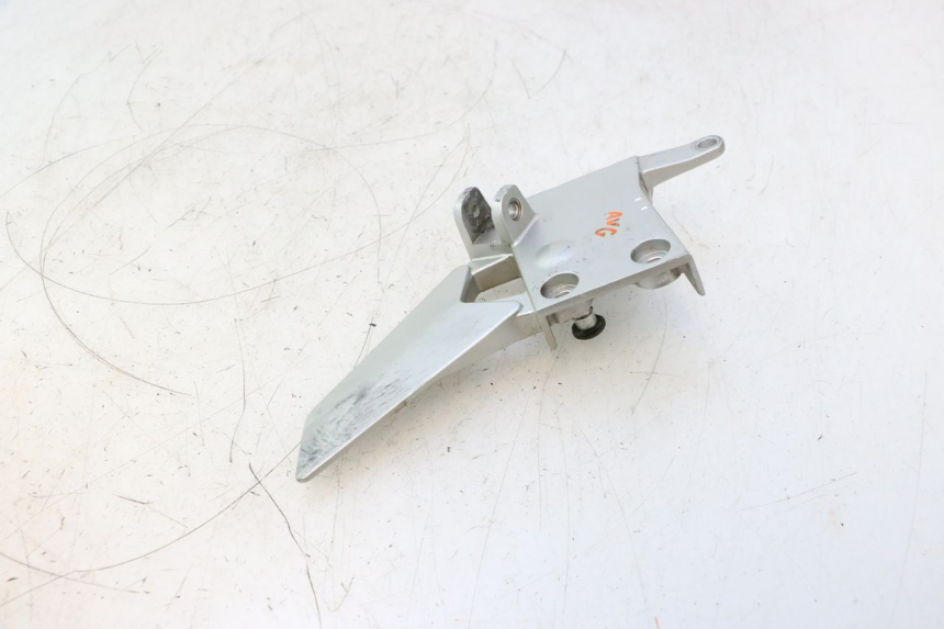 photo de SOPORTE ESTRIBERA DELANTERA IZQUIERDA YAMAHA FJR 1300 (2001 - 2005) - Primer plano técnico