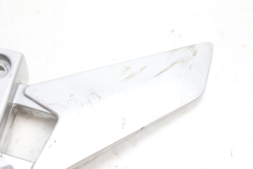 photo de SOPORTE ESTRIBERA DELANTERA IZQUIERDA YAMAHA FJR 1300 (2001 - 2005) - Detalle de la pieza