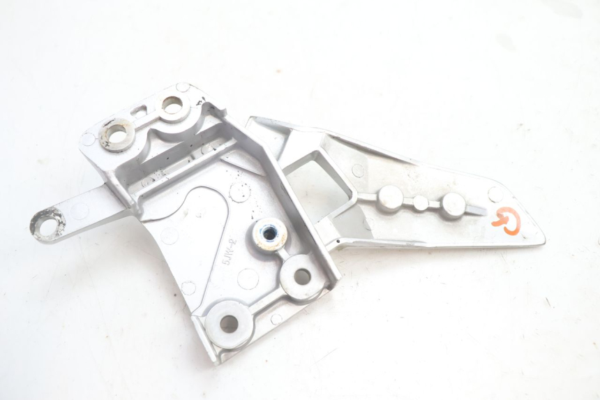 photo de SOPORTE ESTRIBERA DELANTERA IZQUIERDA YAMAHA FJR 1300 (2001 - 2005) - Primer plano técnico