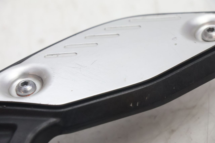 photo de SOPORTE ESTRIBERA DELANTERA IZQUIERDA YAMAHA FZ8 800 (2010 - 2016) - Otra perspectiva