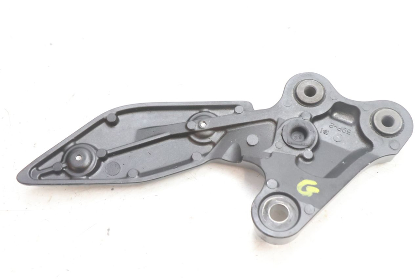 photo de SOPORTE ESTRIBERA DELANTERA IZQUIERDA YAMAHA FZ8 800 (2010 - 2016) - Detalles de los puntos de fijación