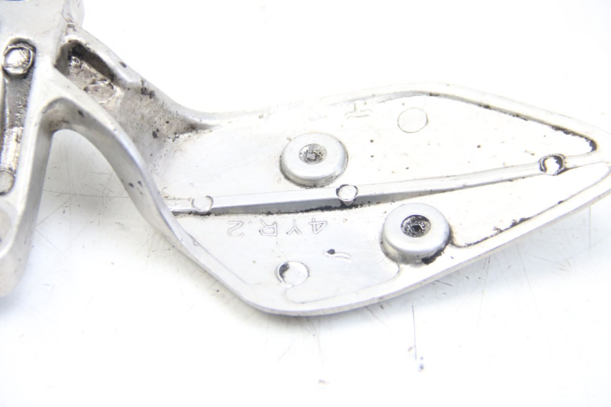 photo de PLATINA DE APOYO DELANTERO IZQUIERDO YAMAHA FZS FAZER 600 (2001 - 2003) - Detalle de la pieza