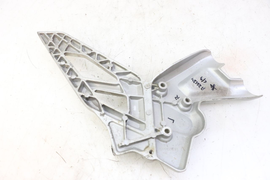 photo de SOPORTE ESTRIBERA DELANTERA IZQUIERDA BMW G310 R 310 (2016 - 2020) - Detalle de la pieza