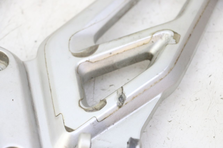 photo de SOPORTE ESTRIBERA DELANTERA IZQUIERDA BMW G310 R 310 (2016 - 2020) - Primer plano técnico