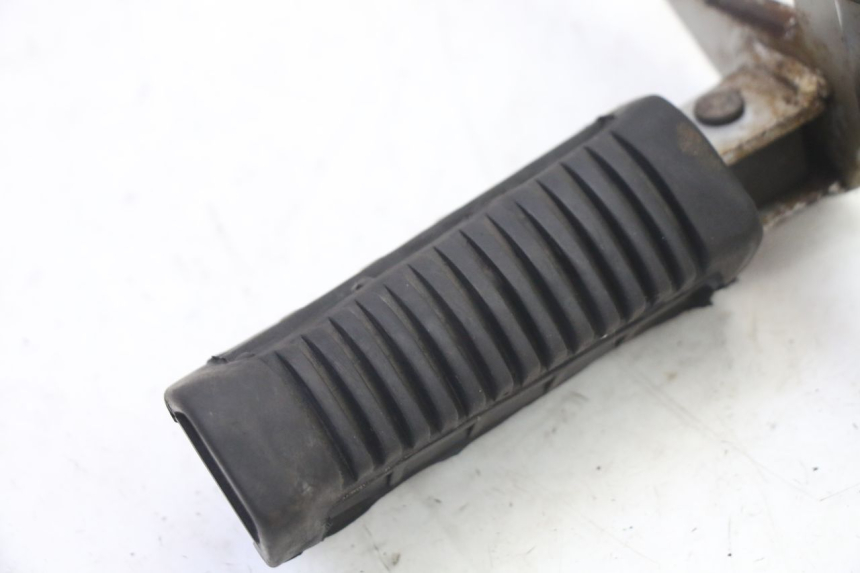 photo de SOPORTE ESTRIBERA DELANTERA IZQUIERDA SUZUKI GS GSE 500 (2001 - 2003) - Otra perspectiva