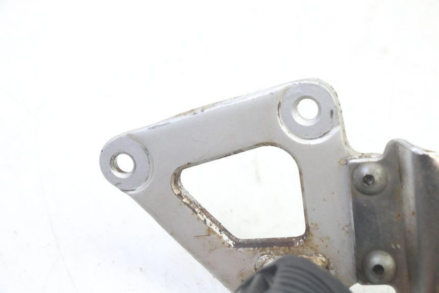 photo de SOPORTE ESTRIBERA DELANTERA IZQUIERDA SUZUKI GS GSE 500 (2001 - 2003) - Primer plano técnico