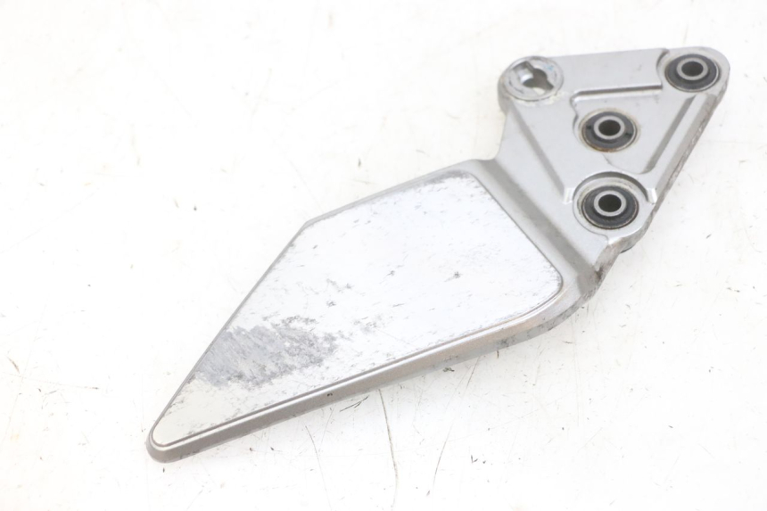 photo de SOPORTE ESTRIBERA DELANTERA IZQUIERDA SUZUKI GSF N BANDIT 600 (1996 - 1999) - Primer plano técnico