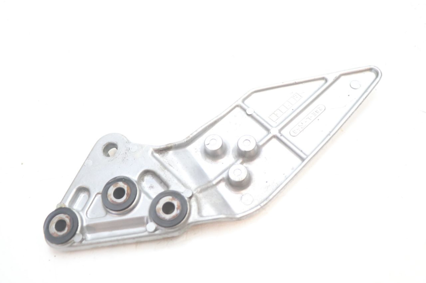 photo de SOPORTE ESTRIBERA DELANTERA IZQUIERDA SUZUKI GSF N BANDIT 1200 (2001 - 2005) - Primer plano técnico