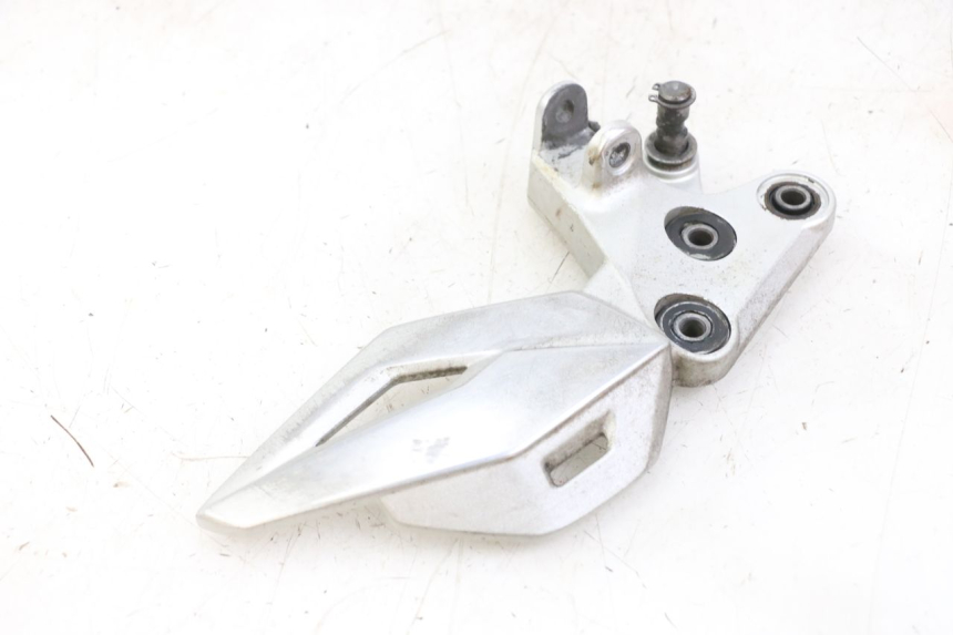 photo de SOPORTE ESTRIBERA DELANTERA IZQUIERDA SUZUKI GSR 750 (2011 - 2017) - Estado de la superficie y material