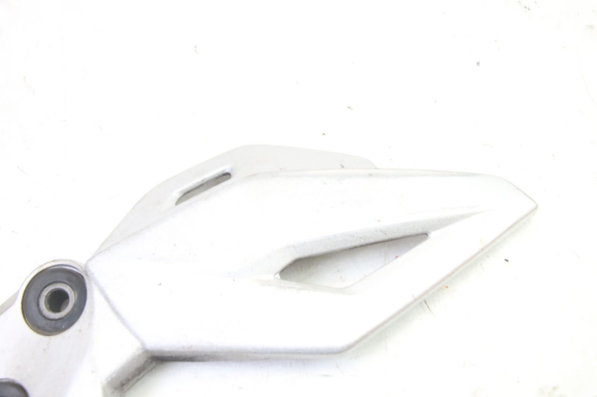 photo de SOPORTE ESTRIBERA DELANTERA IZQUIERDA SUZUKI GSR 750 (2011 - 2017) - Zoom estado de uso