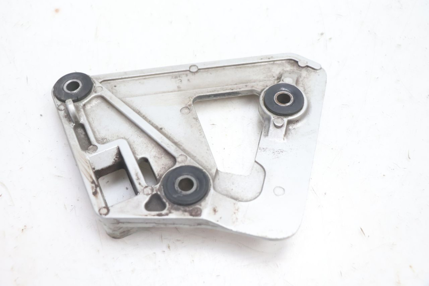 photo de SOPORTE ESTRIBERA DELANTERA IZQUIERDA SUZUKI GSX F GSXF 750 (1988 - 1998) - Primer plano técnico