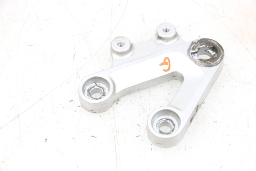 photo de SOPORTE ESTRIBERA DELANTERA IZQUIERDA SUZUKI GSXR GSX-R 1000 (2003 - 2004) - Otra perspectiva