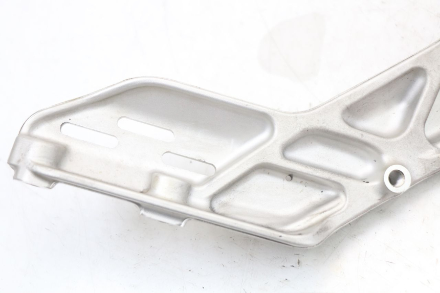 photo de SOPORTE ESTRIBERA DELANTERA IZQUIERDA HUSQVARNA SVARTPILEN 401 (2018 - 2023) - Detalles de los puntos de fijación