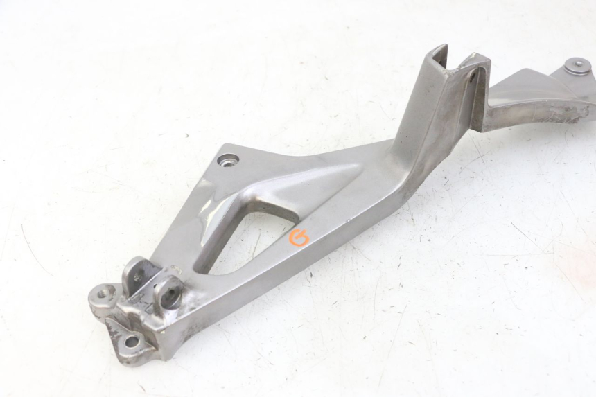 photo de SOPORTE ESTRIBERA DELANTERA IZQUIERDA HONDA NTV DEAUVILLE ABS 700 (2007 - 2016) - Detalles de los puntos de fijación