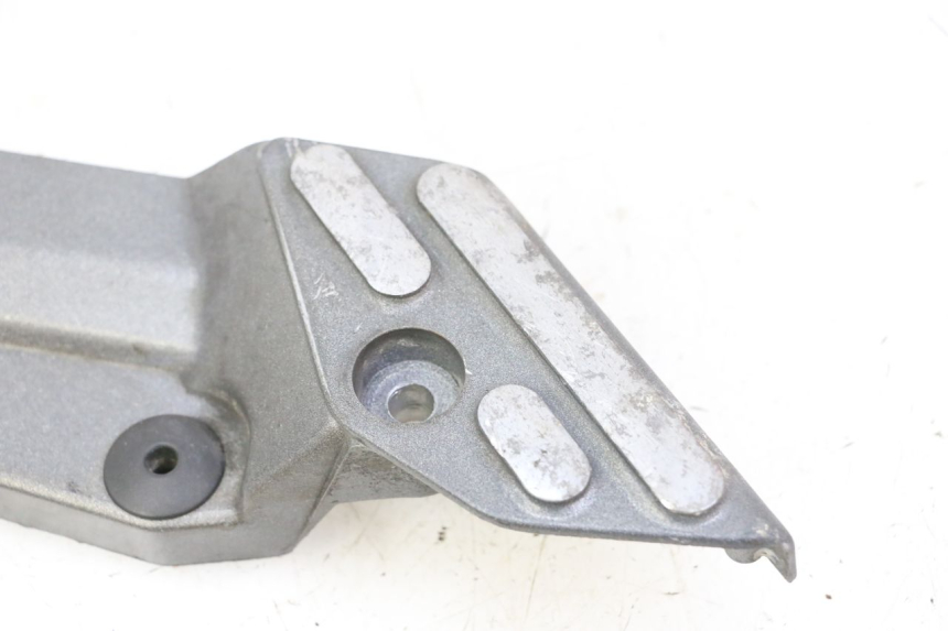 photo de SOPORTE ESTRIBERA DELANTERA IZQUIERDA TRIUMPH SPRINT 900 (1995 - 1998) - Primer plano técnico