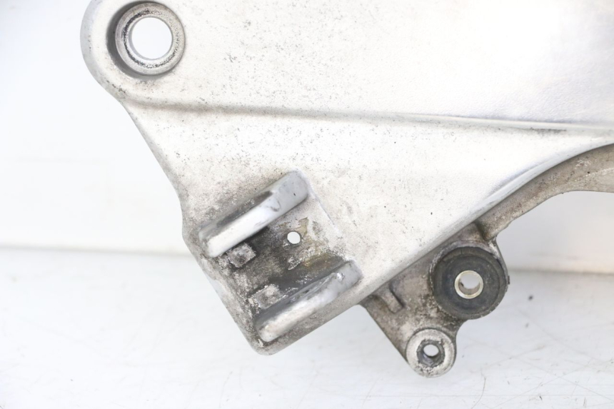 photo de SOPORTE ESTRIBERA DELANTERA IZQUIERDA HONDA ST PAN EUROPEAN 1300 (2002 - 2013) - Marcados y referencias originales