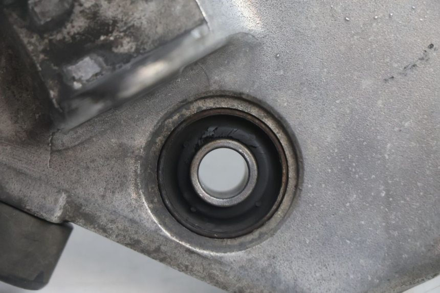 photo de SOPORTE ESTRIBERA DELANTERA IZQUIERDA HONDA ST PAN EUROPEAN 1100 (1990 - 2002) - Zoom estado de uso