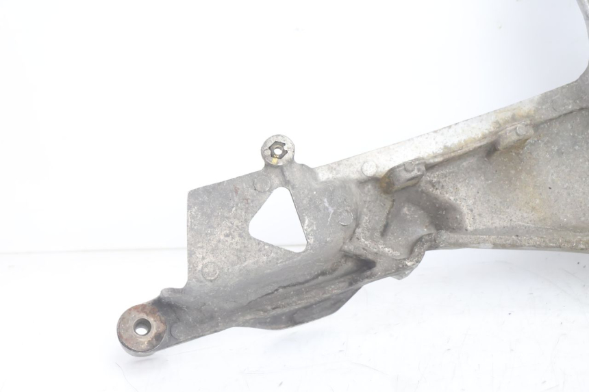 photo de SOPORTE ESTRIBERA DELANTERA IZQUIERDA HONDA ST PAN EUROPEAN 1100 (1990 - 2002) - Detalles de los puntos de fijación