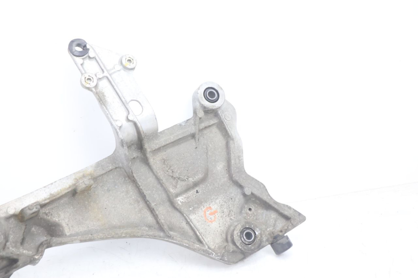 photo de SOPORTE ESTRIBERA DELANTERA IZQUIERDA HONDA ST PAN EUROPEAN 1100 (1990 - 2002) - Estado de la superficie y material