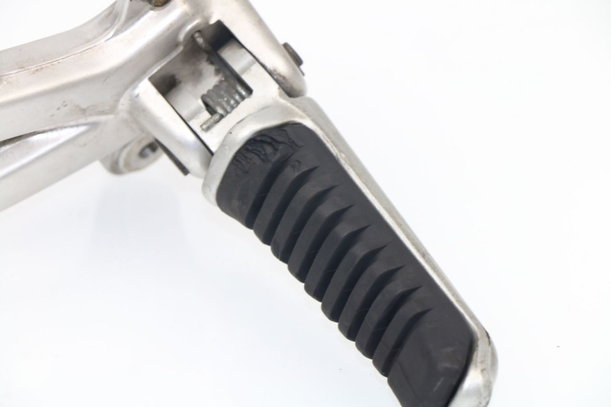 photo de SOPORTE ESTRIBERA DELANTERA IZQUIERDA DUCATI ST2 944 (1997 - 2003) - Vista general del producto