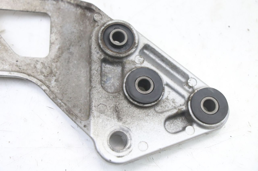 photo de SOPORTE ESTRIBERA DELANTERA IZQUIERDA SUZUKI GSX F GSXF 650 (2007 - 2015) - Detalles de los puntos de fijación