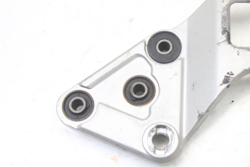 photo de SOPORTE ESTRIBERA DELANTERA IZQUIERDA SUZUKI GSX F GSXF 650 (2007 - 2015) - Detalle de la pieza