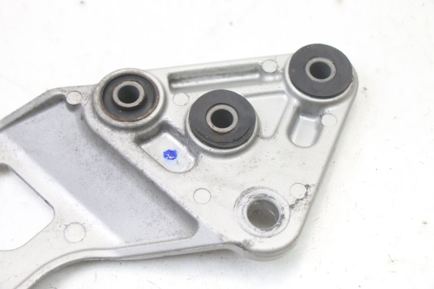 photo de SOPORTE ESTRIBERA DELANTERA IZQUIERDA SUZUKI GSX F GSXF 650 (2007 - 2015) - Detalles de los puntos de fijación