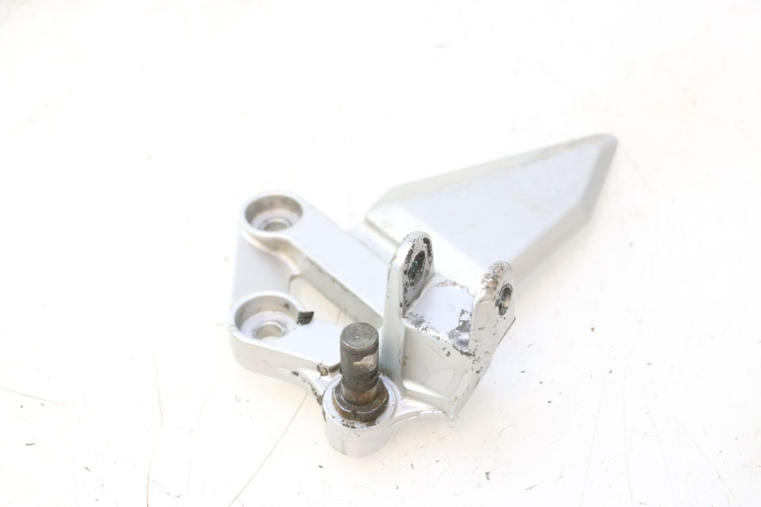 photo de SOPORTE ESTRIBERA DELANTERA IZQUIERDA SUZUKI SV S 650 (2003 - 2009) - Primer plano técnico