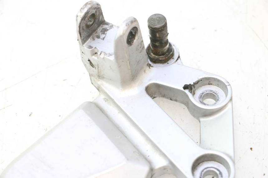 photo de SOPORTE ESTRIBERA DELANTERA IZQUIERDA SUZUKI SV S 650 (2003 - 2009) - Detalles de los puntos de fijación