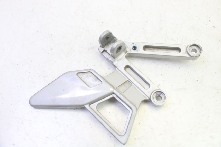 photo de SOPORTE ESTRIBERA DELANTERA IZQUIERDA YAMAHA TZR 50 (2008 - 2016) - Detalle de la pieza