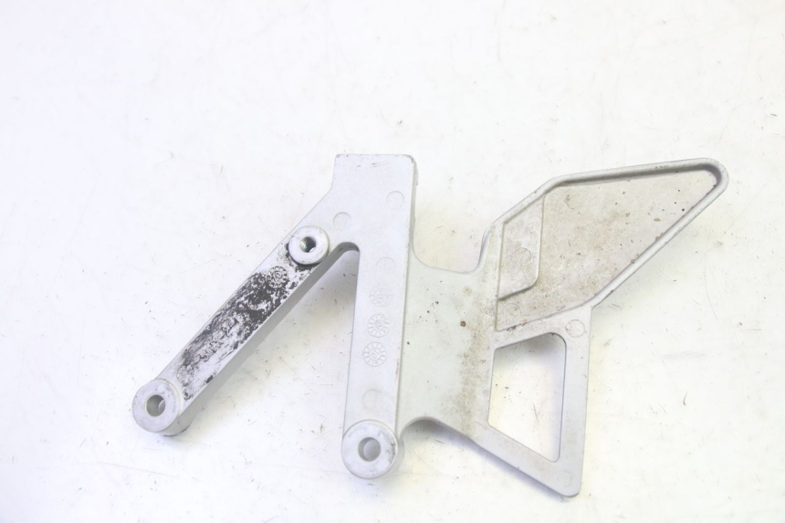 photo de SOPORTE ESTRIBERA DELANTERA IZQUIERDA YAMAHA TZR 50 (2008 - 2016) - Otra perspectiva